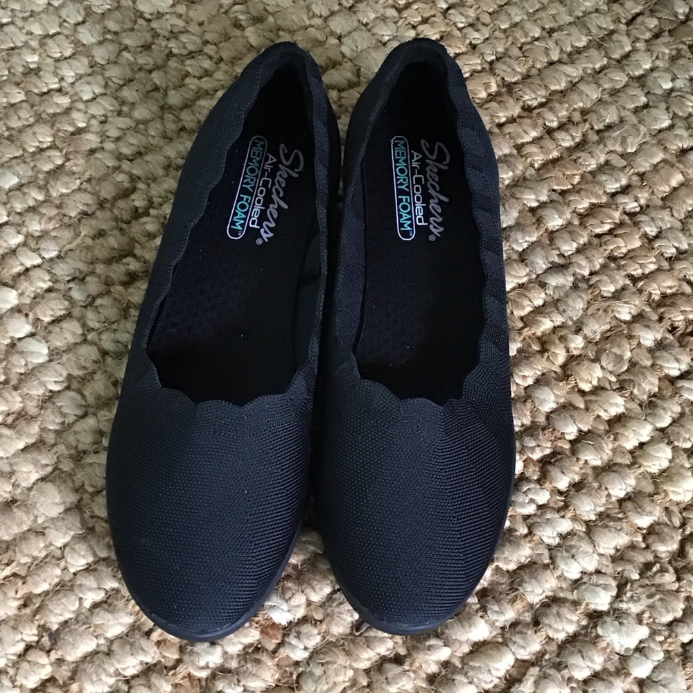 Skechers Black Slip-On Scalloped Flats vacation versatile classic shoes